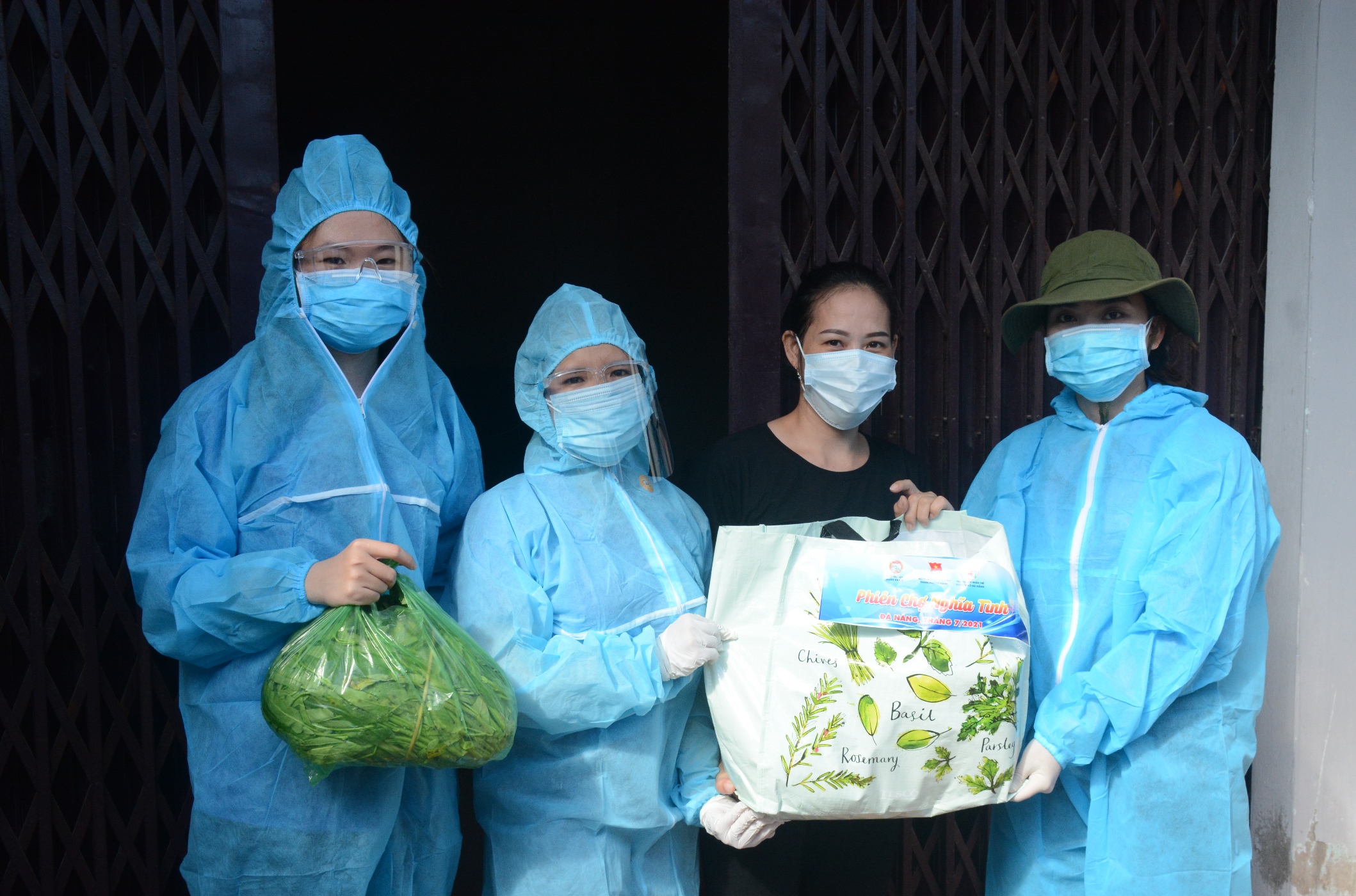 Những suất quà nghĩa tình trong đại dịch

